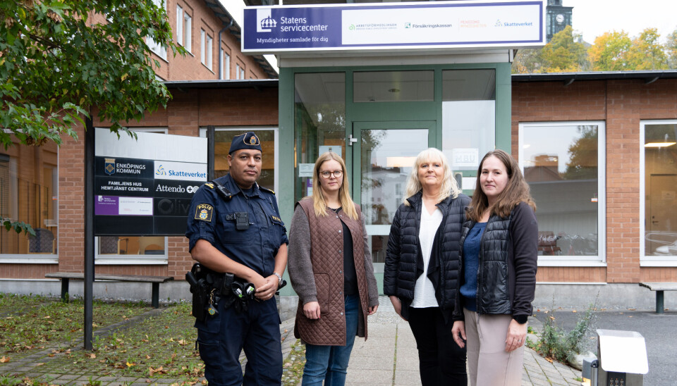 Brottsförebyggare. Områdespolis Richard Hedstrom, familjebehandlare/socionom Anna Fredriksson, cope-utbildare Ann-Charlott Silén och trygghetsstrateg Emelie Boman. Brottsförebyggare. Områdespolis Richard Hedstrom, familjebehandlare/socionom Anna Fredriksson, cope-utbildare Ann-Charlott Silén och trygghetsstrateg Emelie Boman.
