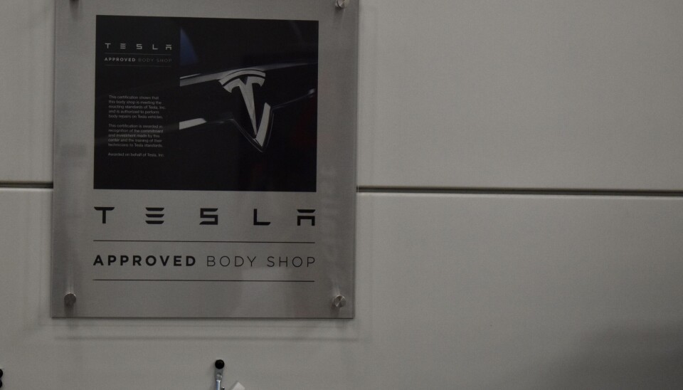 I blockad. Arbete med Teslabilar sätts i blockad medan arbetsplatsen i övrigt har öppet som vanligt. I blockad. Arbete med Teslabilar sätts i blockad medan arbetsplatsen i övrigt har öppet som vanligt.