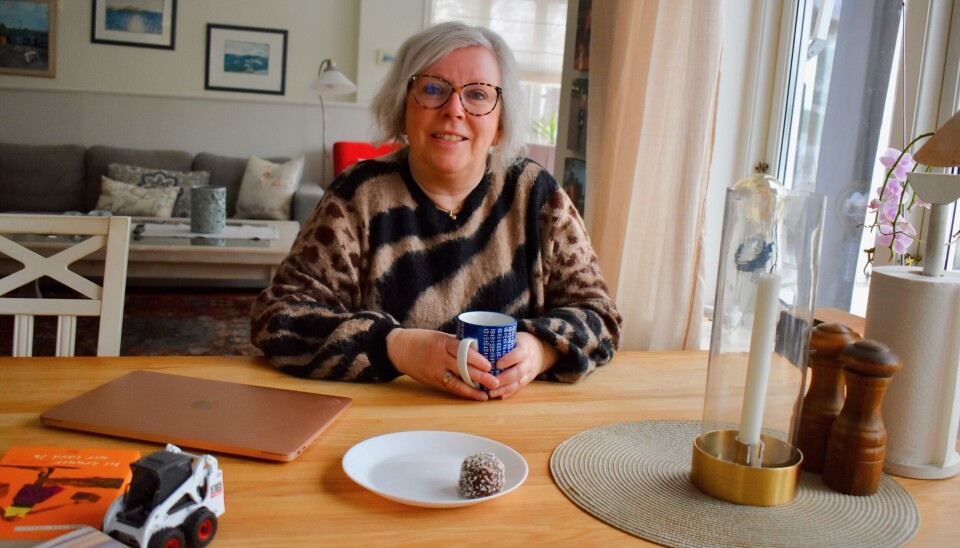 Arbetsplats. Anne-Lie Högberg sitter ofta vid köksbordet och skriver. Arbetsplats. Anne-Lie Högberg sitter ofta vid köksbordet och skriver.