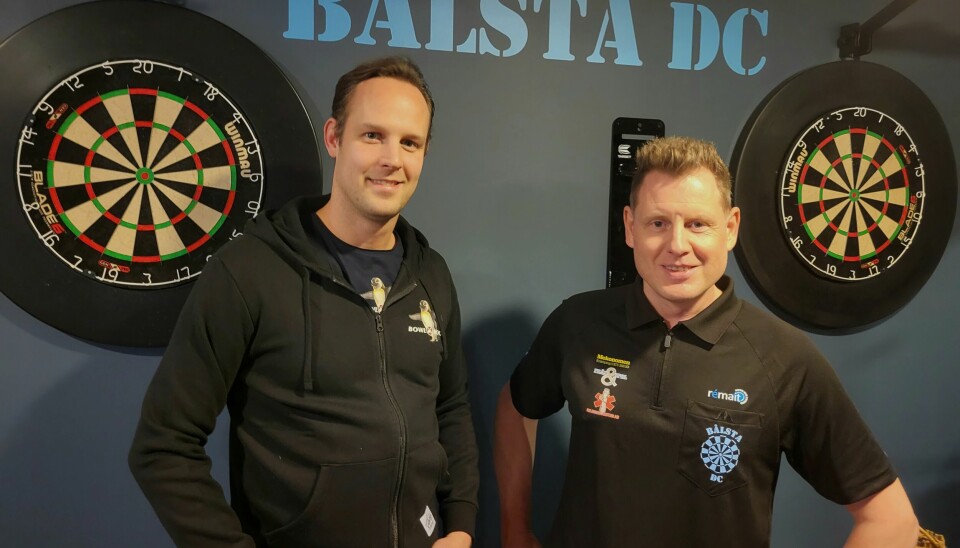 Träffsäkra. Dart är på frammarsch i Sverige och Bålsta Dart Club satsar på att bli fler. Från vänster Patric Stjernström, ägare av Bowlroom, och Mattias Rehn, ordförande Bålsta DC.