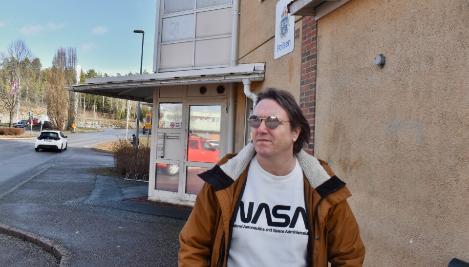 Bålstabängen. Daniel Sjöberg utanför polisstationen i Bålsta.