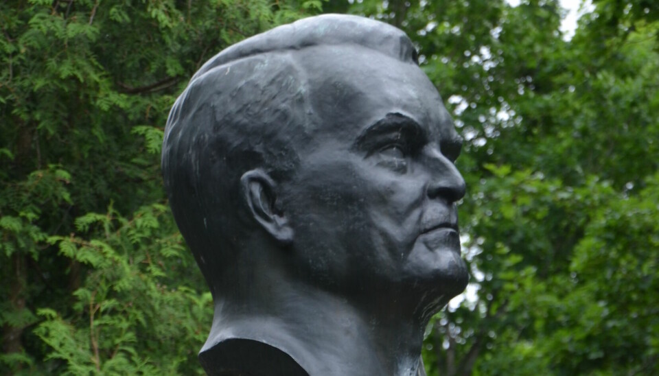 Enköpingsdoktorn. Staty föreställande Ernst Westerlund.