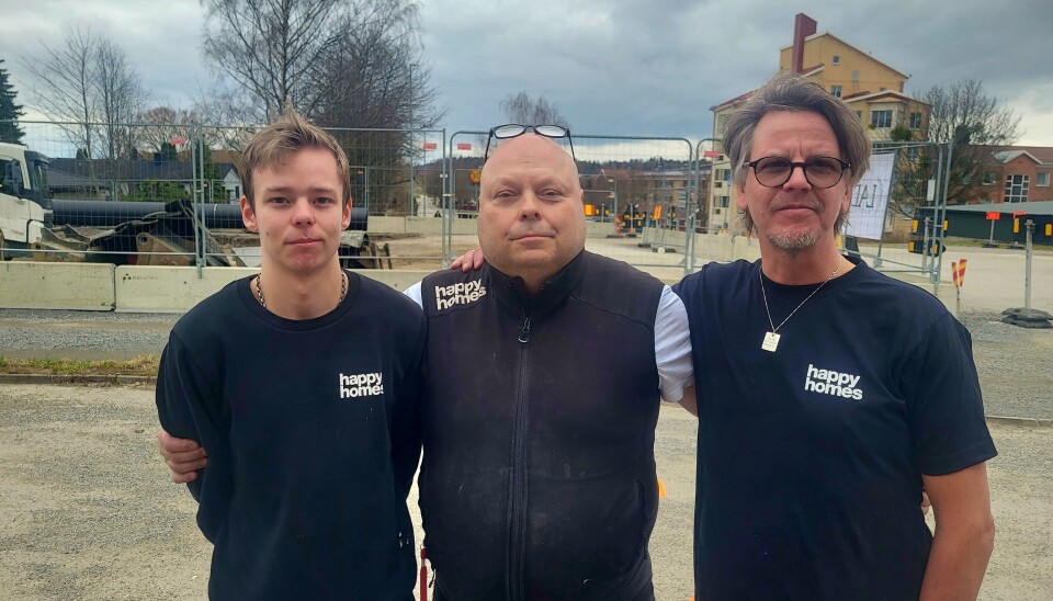 Oro. Personalen på Happy Homes känner oro över minskat antal kunder i och med vägavstängningen. Från vänster: Marcus Pettersson, Per Olsson och Magnus Lindestreng.