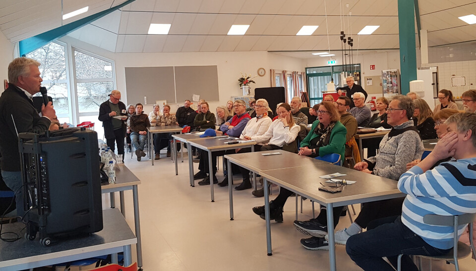 Svante Forslund från Liberalerna mötte, tillsammans med andra politiker, ett 60-tal Grillbybor.