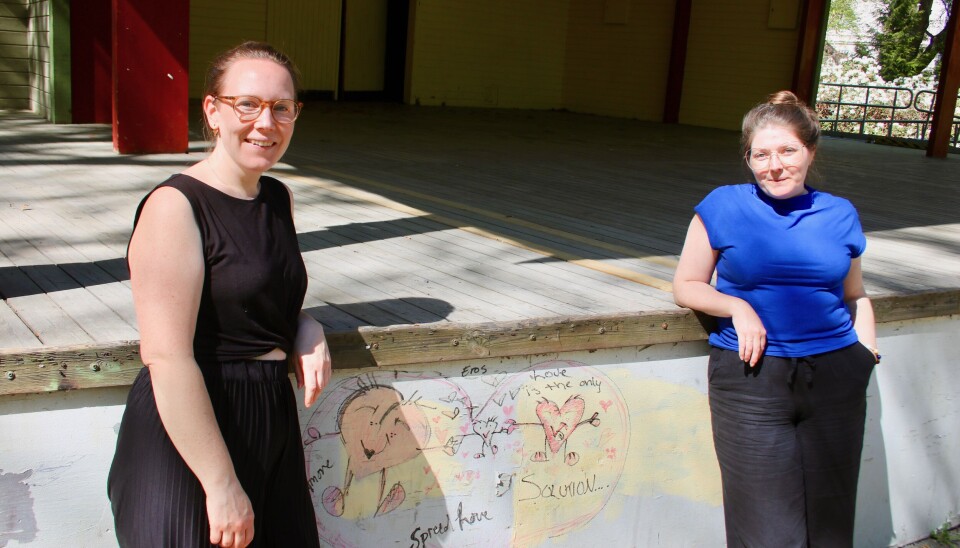 Amelia Königsson och Teresa Haake såg till att Enköping fick en Pridefest. STOLTA. Amelia Königsson och Teresa Haake, Enköping Pride.