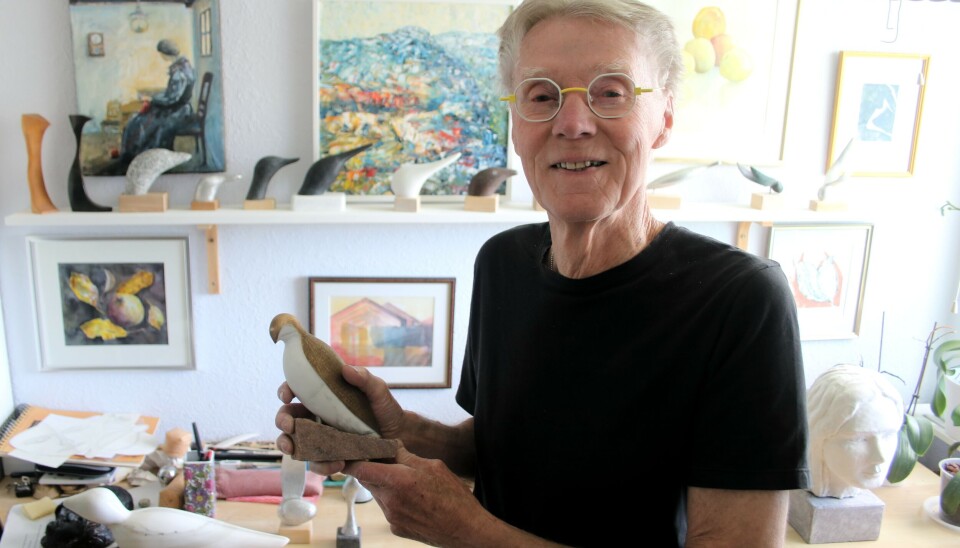 Folk och fä. Motiven är både
människor och djur
och både stilise-
rade och realistiska i
formen. Folk och fä. Motiven är både människor och djur och både stilise- rade och realistiska i formen.