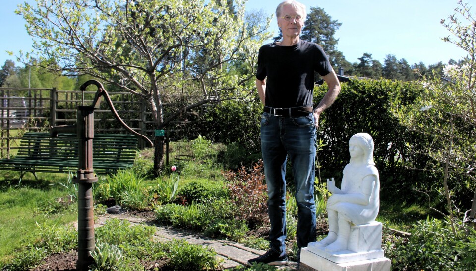 Tungt. Bålstabon Bernt Eriksson skulpterar i sten och metall. Tungt. Bålstabon Bernt Eriksson skulpterar i sten och metall.