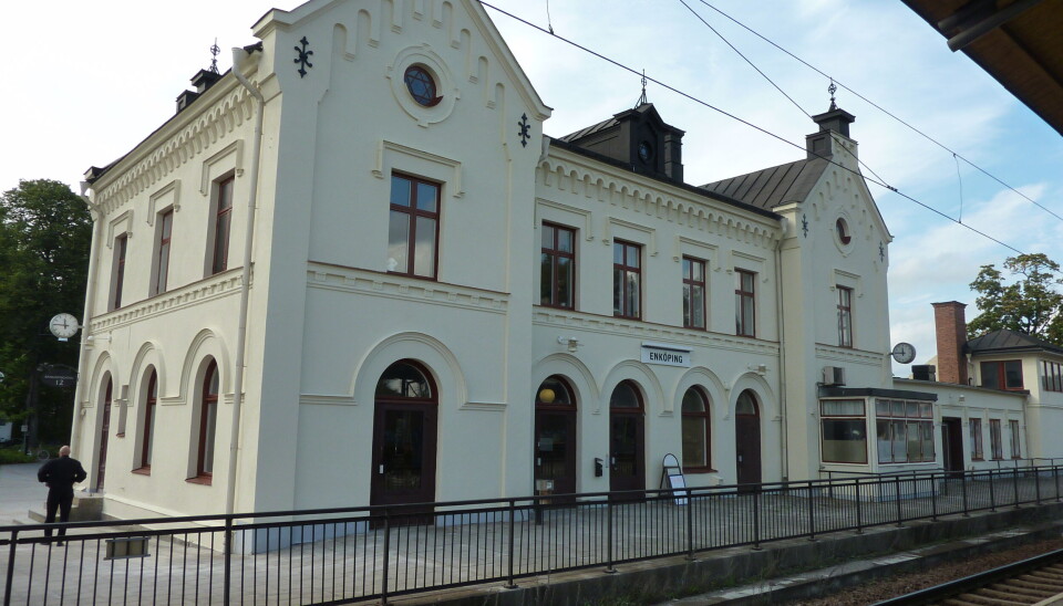 Tomt. Genom åren har det funnits både restaurang, kafé och kiosk i stationshuset.