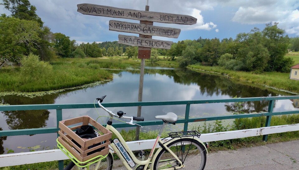 Gränsbro. Nykvarn ligger vid Sagån på gränsen mellan Uppland och Västmanland. Gränsbro. Nykvarn ligger vid Sagån på gränsen mellan Uppland och Västmanland.
