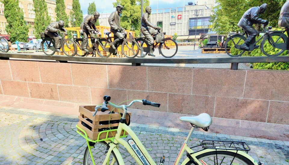 Folkets färdmedel. Konstverket 'Aseaströmmen' i Västerås. Folkets färdmedel. Konstverket 'Aseaströmmen' i Västerås.