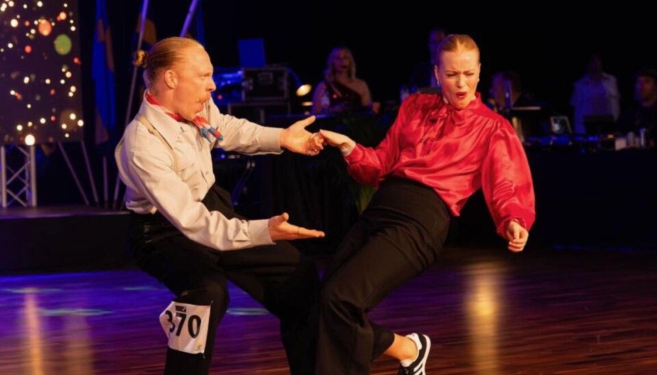 Conrad Lindström och Cajsa Weinemo briljerar på dansgolvet. Dansarna från Enköping fick brons i Em och vann tidigare i år SM-guld.