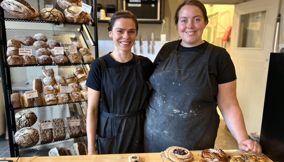 Nybakade SM-vinnare Jessica Schillström och Natalia Hagstedt är stolta över sina två SM-guld och skiftar nu fokus från bröd till bulle inför Kanelbullens Dag den 4 oktober.