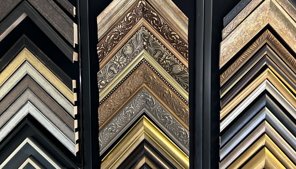 Enköping Konst & Ram har ett stort utbud av ramlister och passpartout.