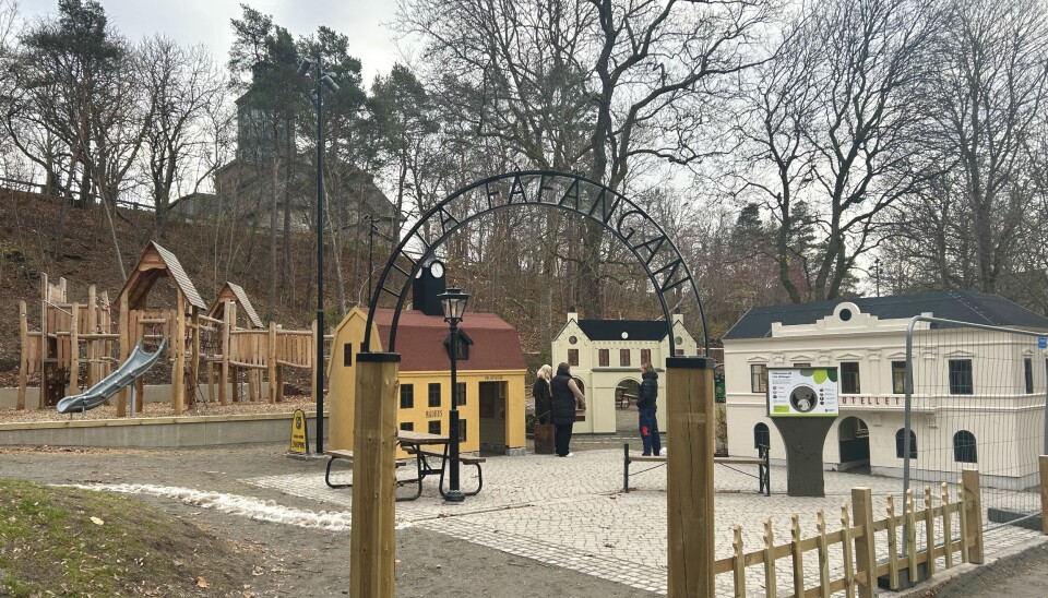 Entrén till lekparken.