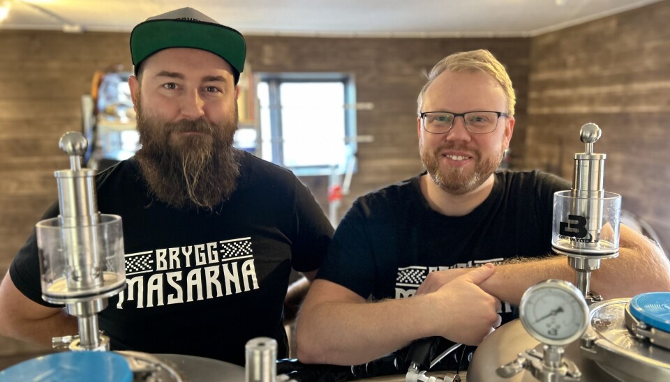 Bryggare. Gustav Fahlèn och Max Sidenstjärna har flyttat ut sitt nanobryggeri till Fagerudd.