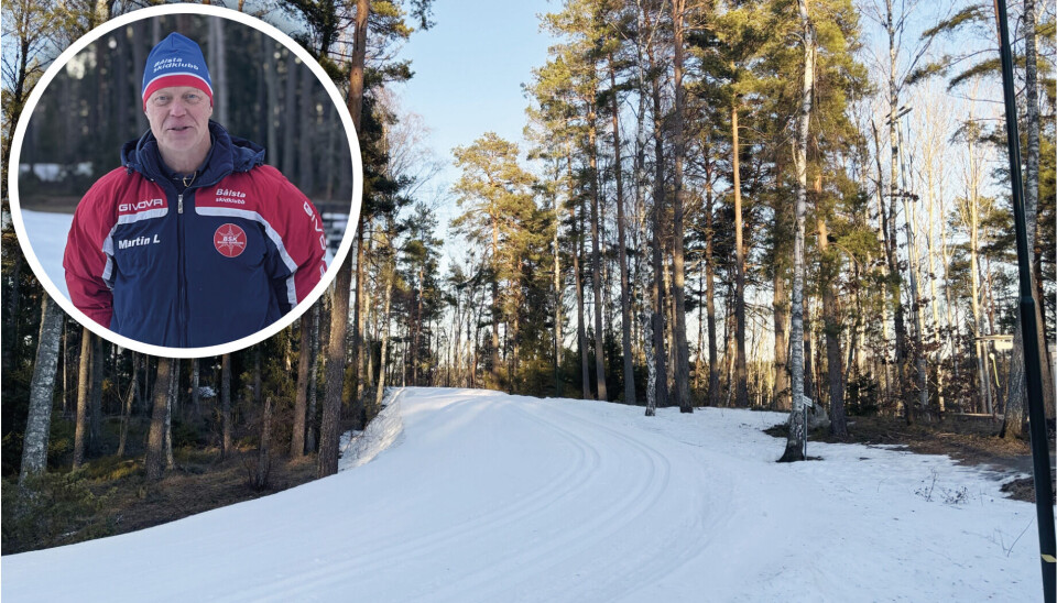 Spårat och klart. Bålsta Skidklubbs ordförande Martin Lüning hälsar välkommen till spåren i Granåsen.