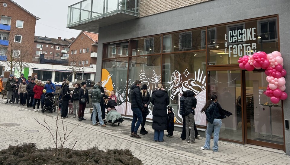 Lång kö av besökare när Cupcake Factorys butik invigdes i lördags.