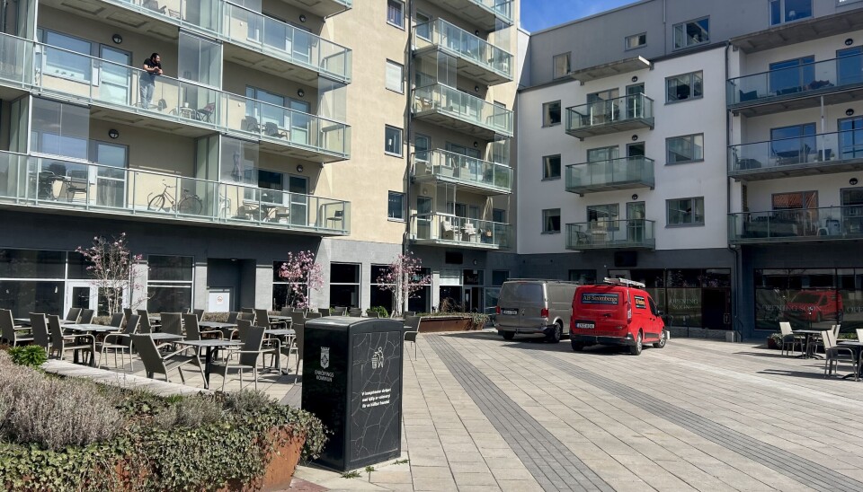 Ny restaurang. På Kammakartorget i Enköping växer Pane e Zios och den nya restaurangens (ett steakhouse) uteservering fram. Ägaren hoppas kunna erbjuda uppemot 150 sittplatser, samt en utebar.
”Det blir som en stor piazza”, säger Mattias Löw, köksmästare och ägare av de båda restaurangerna.