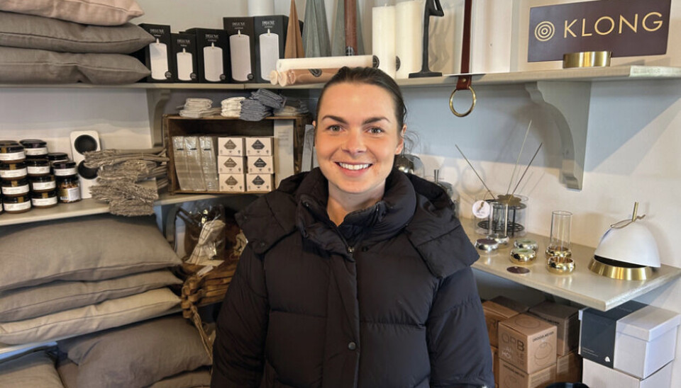 Butik, kurser och övernattning. Gården Grindtorp drivs av Ann-Charlotte och Heinz Wester (på bild dottern Matilda). De har gårdsbutik med artiklar för hund och jakt, samt kläder och inredning. Här hålls också hundkurser och uthyrning av nyrenoverade Bagarstugan.
