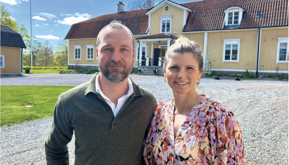 Thorsvi Gård. En anrik herrgård som sedan 1863 ägts av släkten Hermelin, här Johan och Kerstin Hermelin. Här finns boendealternativ och möjligheter till fest och events. Paret är nu också i startgroparna med Enköpings första vinodling.