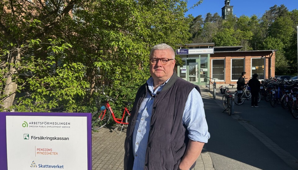 Kan stängas. Peter Book, kommunstyrelsens ordförande, framför Statens servicekontor i Enköping som riskerar att stängas.