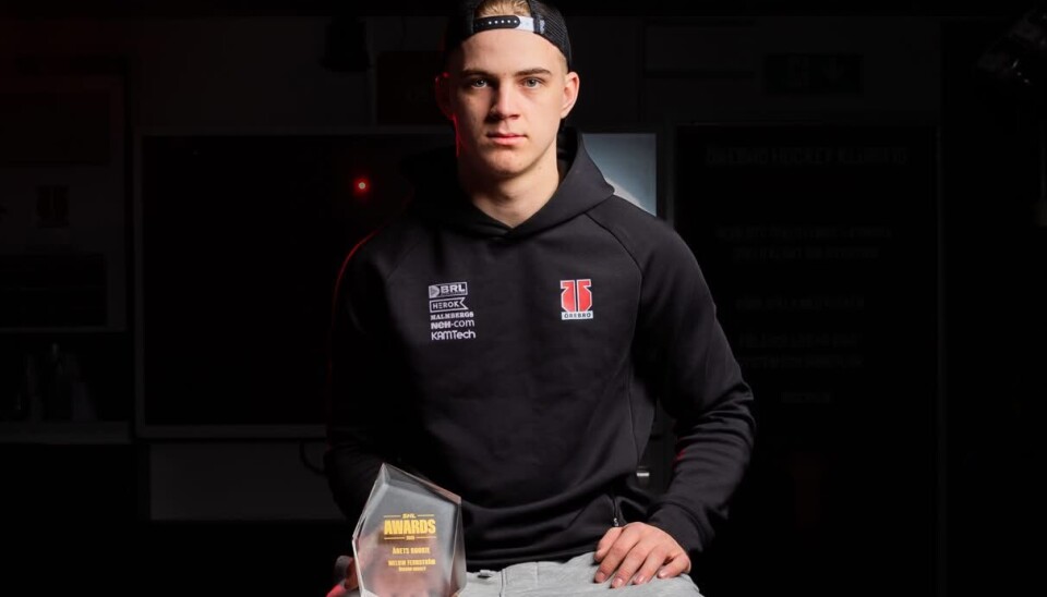Årets Rookie. Bålstasonen Melvin Fernström har tilldelats SHL:s pris Åres Rookie 2024/25 efter sin debutsäsong i Örebro Hockey.