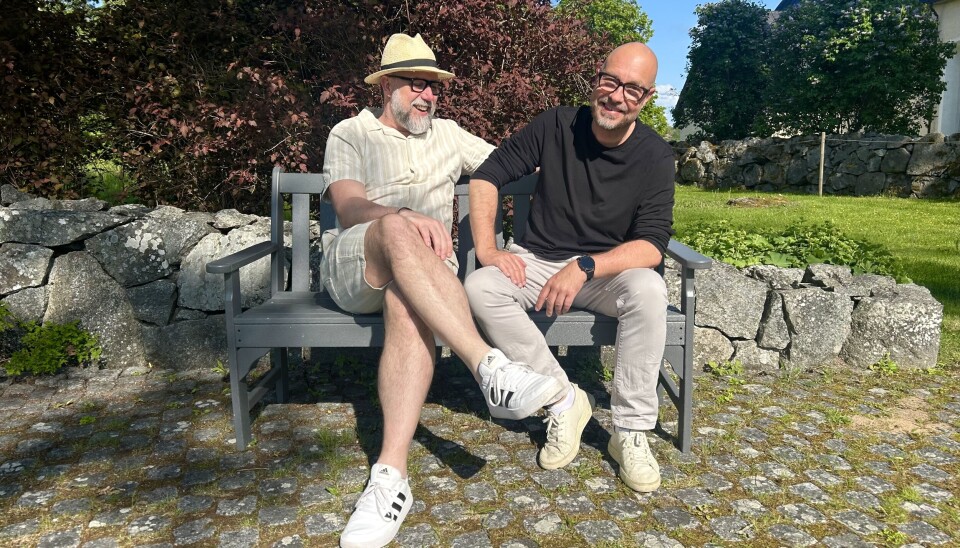 Skratt och gråt. En föreställning med både allvar och skoj, skratt och gråt, där musikern, författaren och kyrkvaktmästaren Håkan Mattsson (till höger) delar med sig av sitt liv. Regi: Niclas Buskenström.