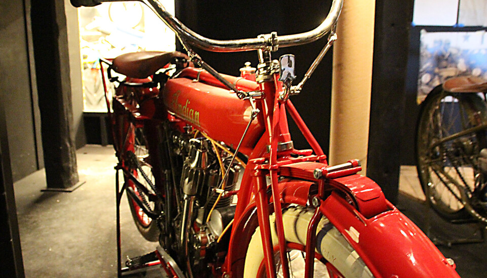 Veteranmotorcykel. Arkivbild. Veteranmotorcykel. Arkivbild.