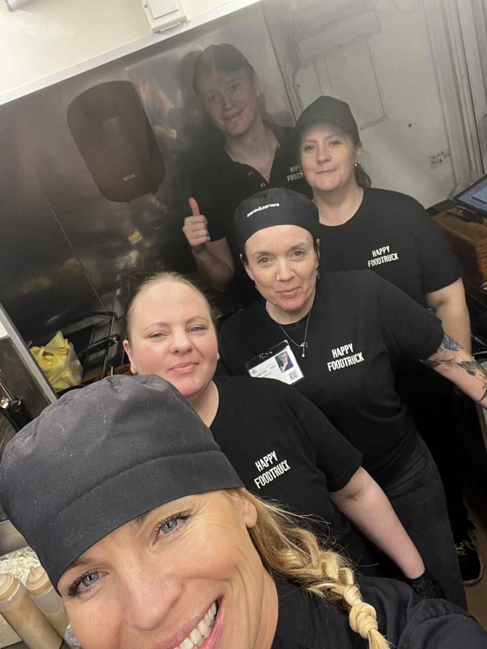 Några av Happy Foodtrucks stolta och glada medarbetare.