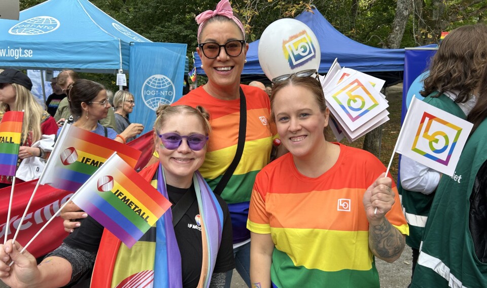 Människors lika värde. Sara Skoglund (från vänster), Åsa Andersson och Angelica Norrgården deltog för andra året i Enköping Pride och firande alla människors rätt att få vara de man vill.