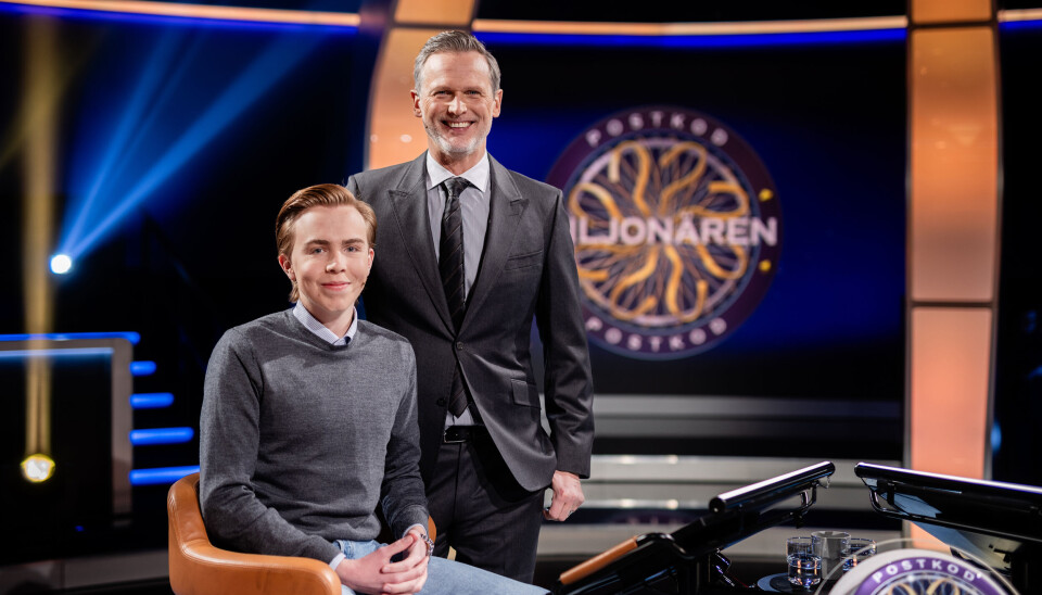 Max med programledaren Rickard Sjöberg.