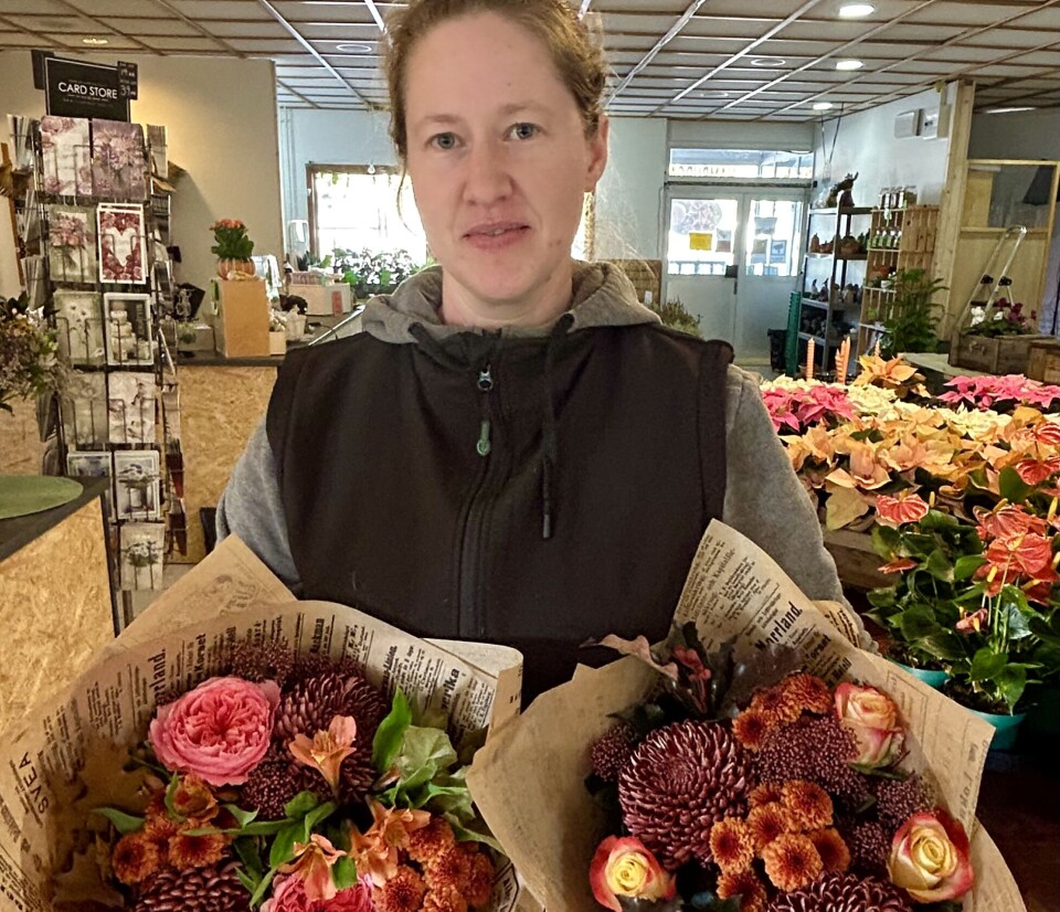 Sofia Einefors visar upp några av höstens vackra buketter.